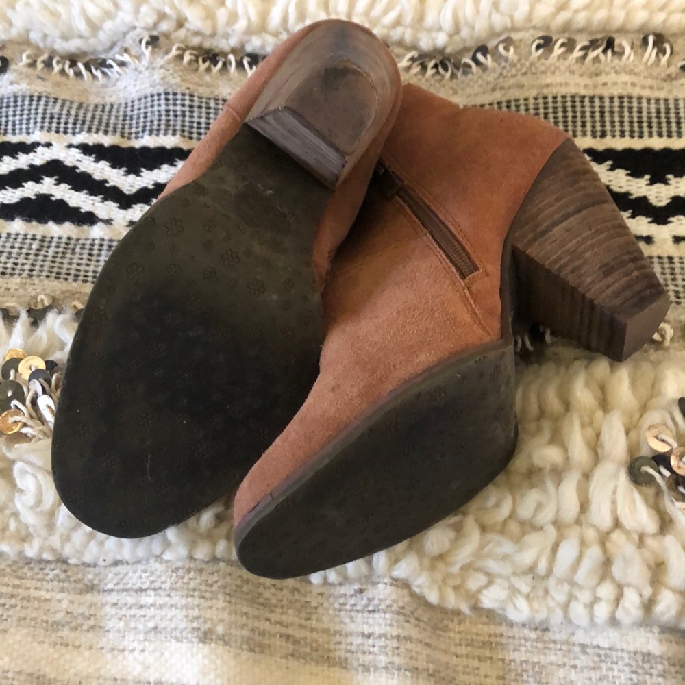 Nyla Suede Camel Color Bootie 8.5 Size - image 4
